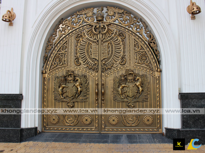 Mẫu cổng biệt thự đẹp cổng nhôm đúc Biên Hoà Đồng Nai mang phong cách Châu Âuu cổ kín hình vòm sang trọng ấn tượng